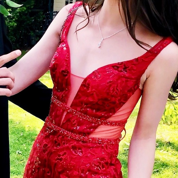 Stunning red lace with sparkle prom dress! - Picture 10 of 14